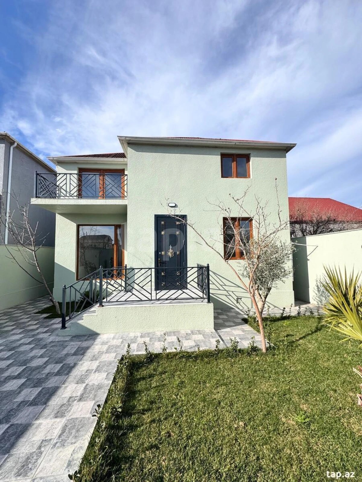 Satılır 6 otaqlı həyət evi