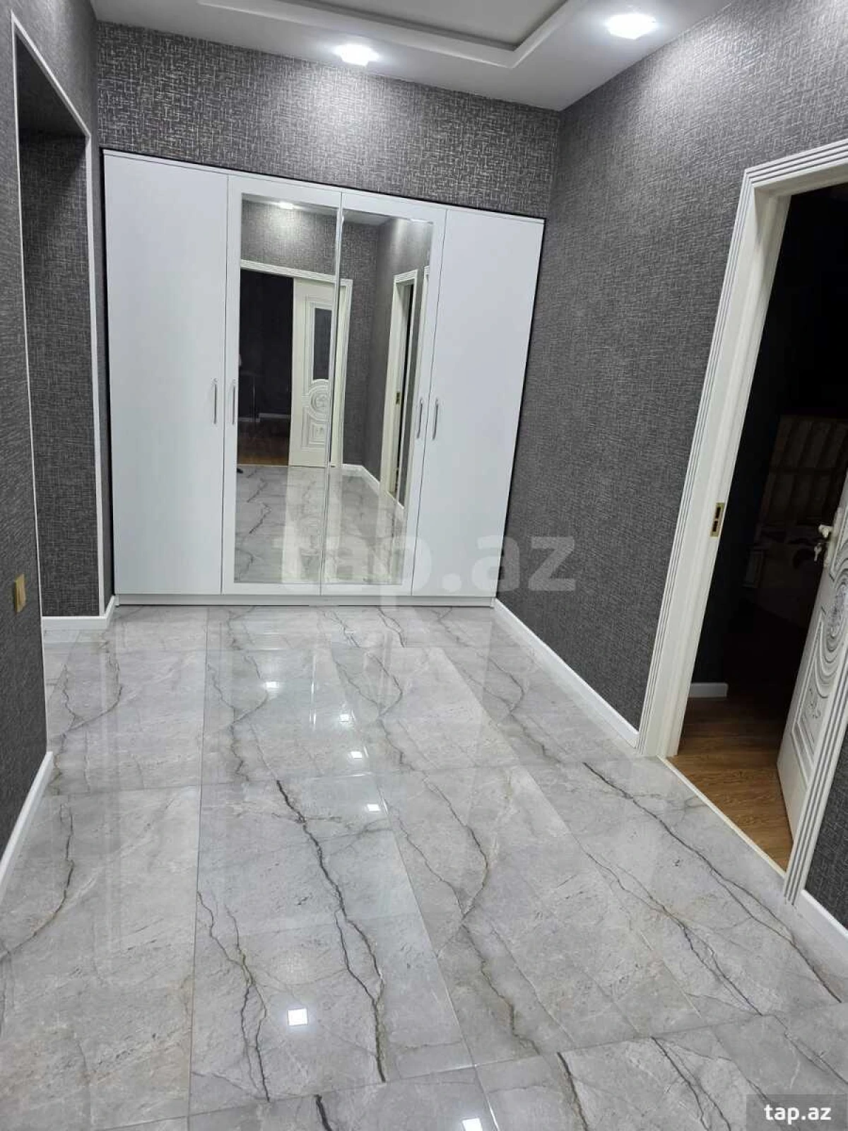 Kirayə verilir 3 otaqlı yeni tikili 150 m²