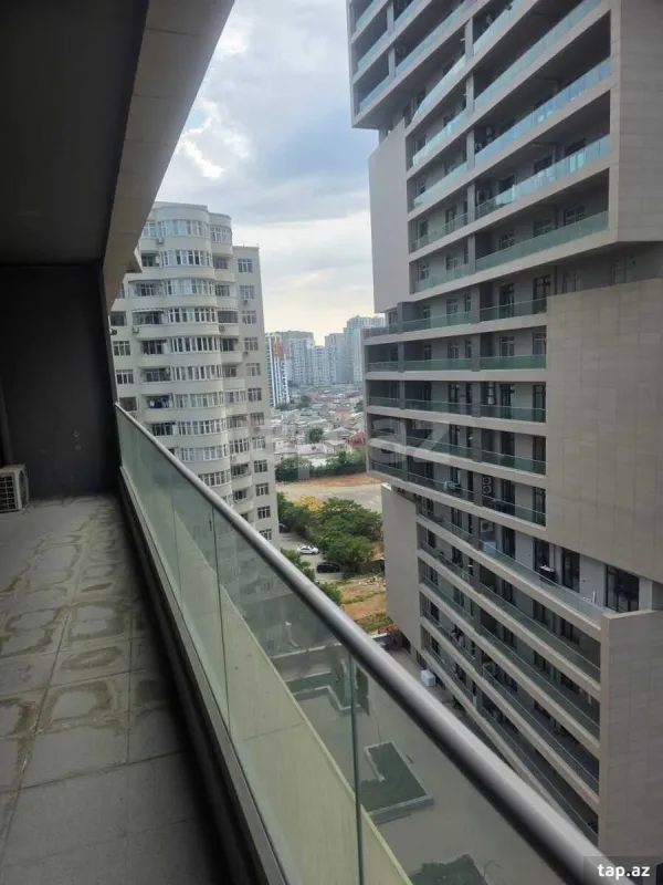 Kirayə verilir 3 otaqlı yeni tikili 150 m²