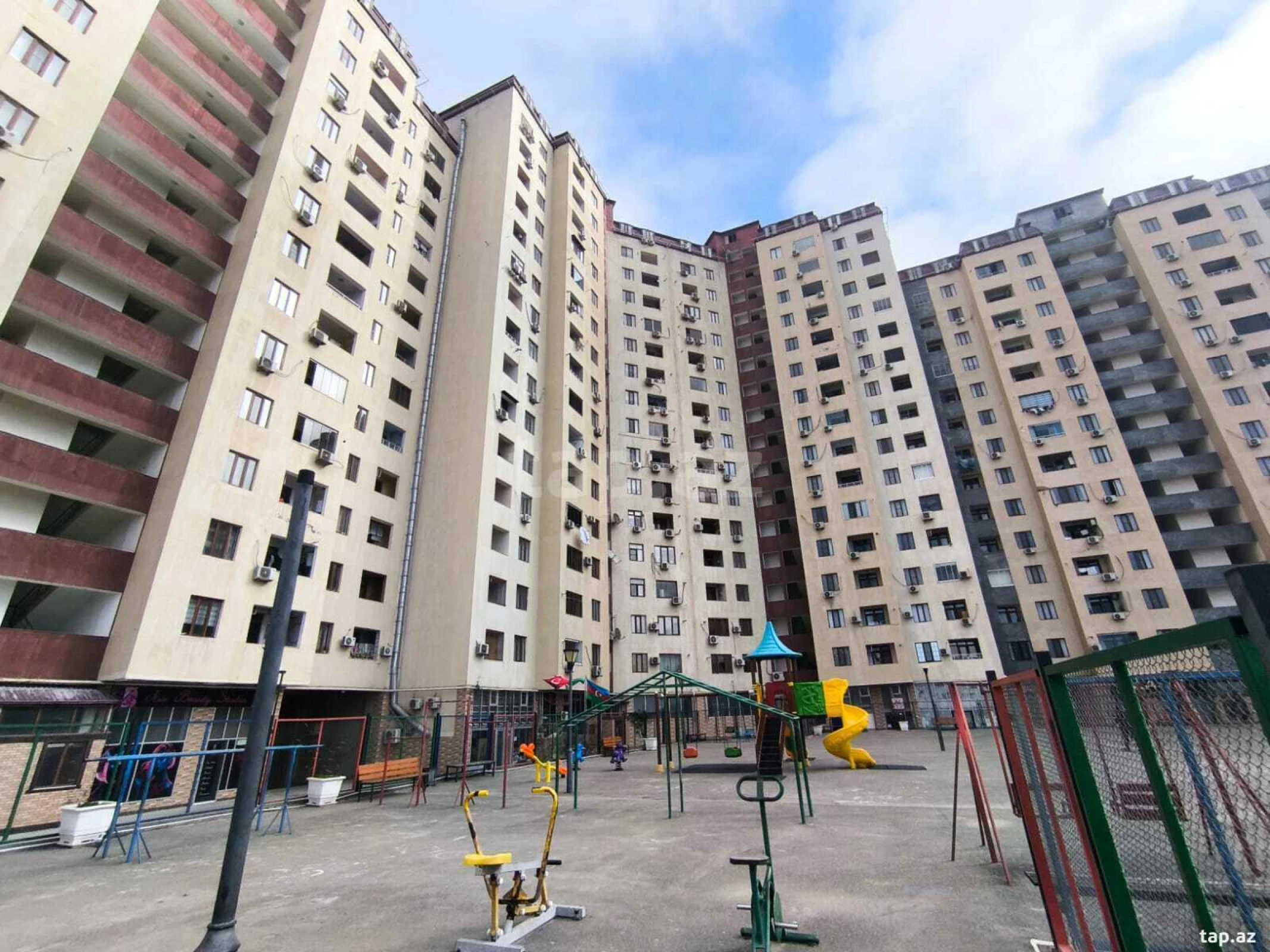 Satılır 2 otaqlı yeni tikili 65 m²