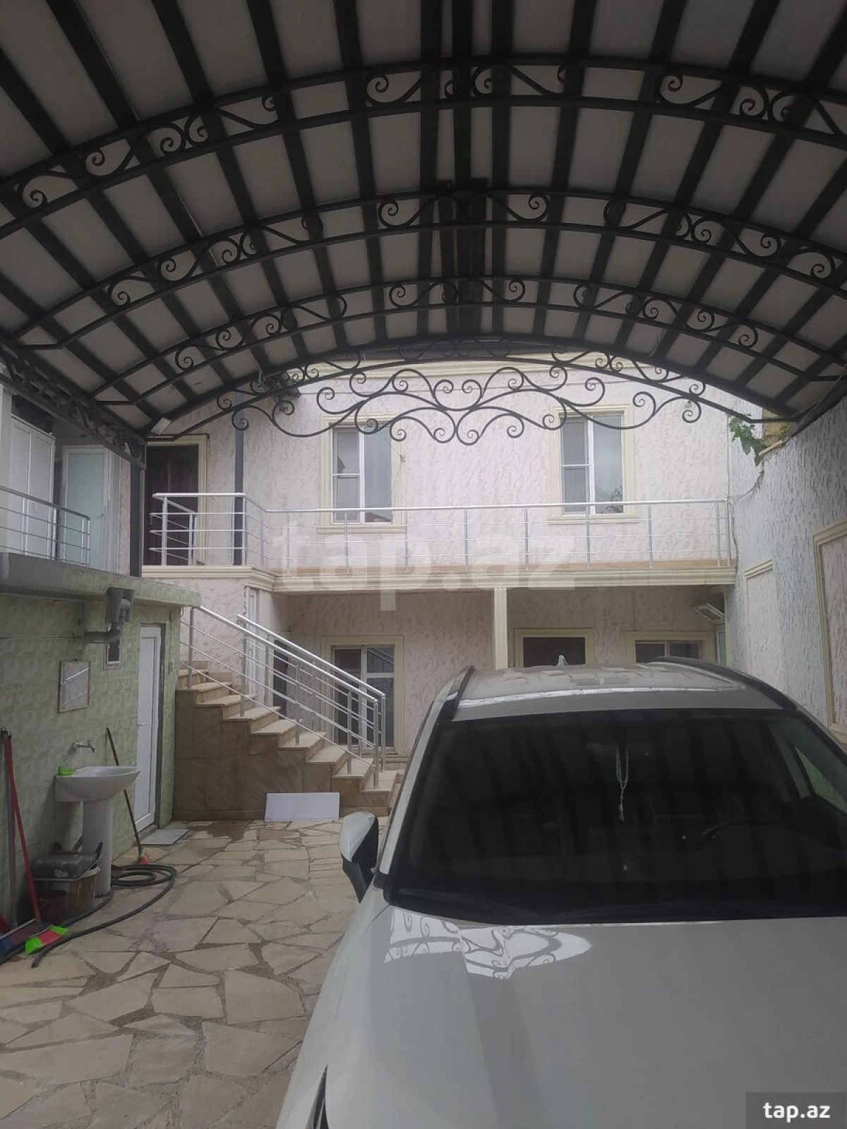 Satılır 6 otaqlı həyət evi 180 m²