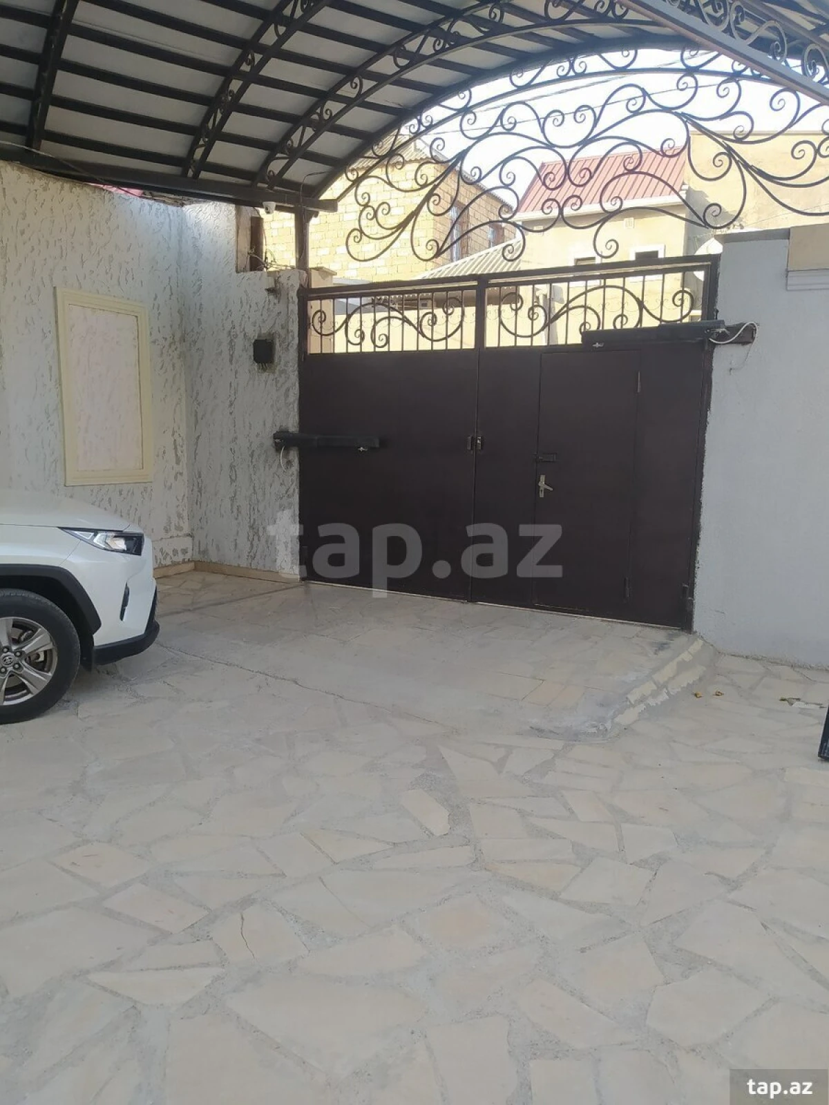 Satılır 6 otaqlı həyət evi 180 m²