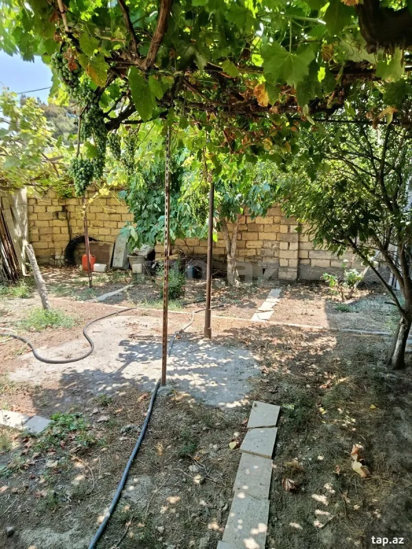 Satılır 6 otaqlı həyət evi 180 m²