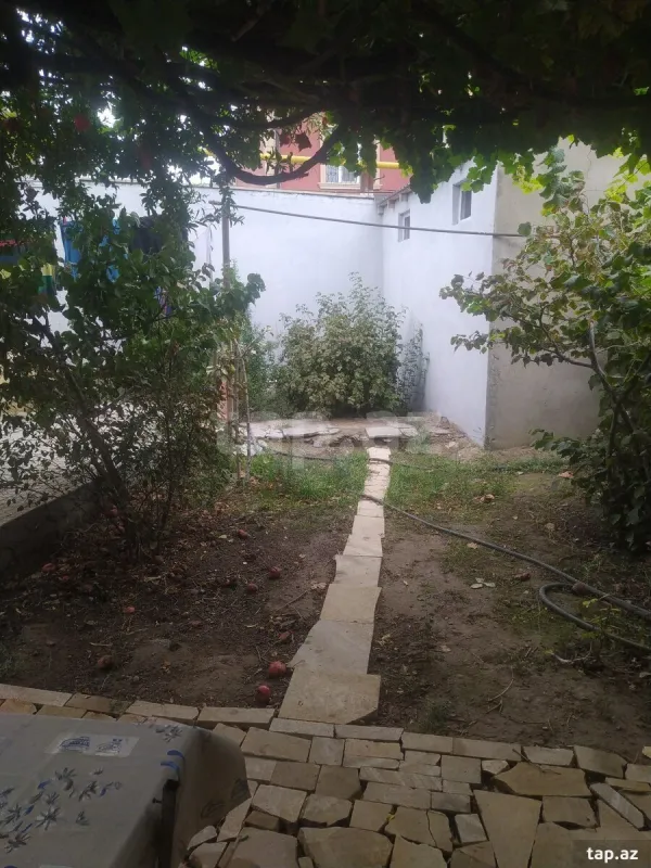 Satılır 6 otaqlı həyət evi 180 m²