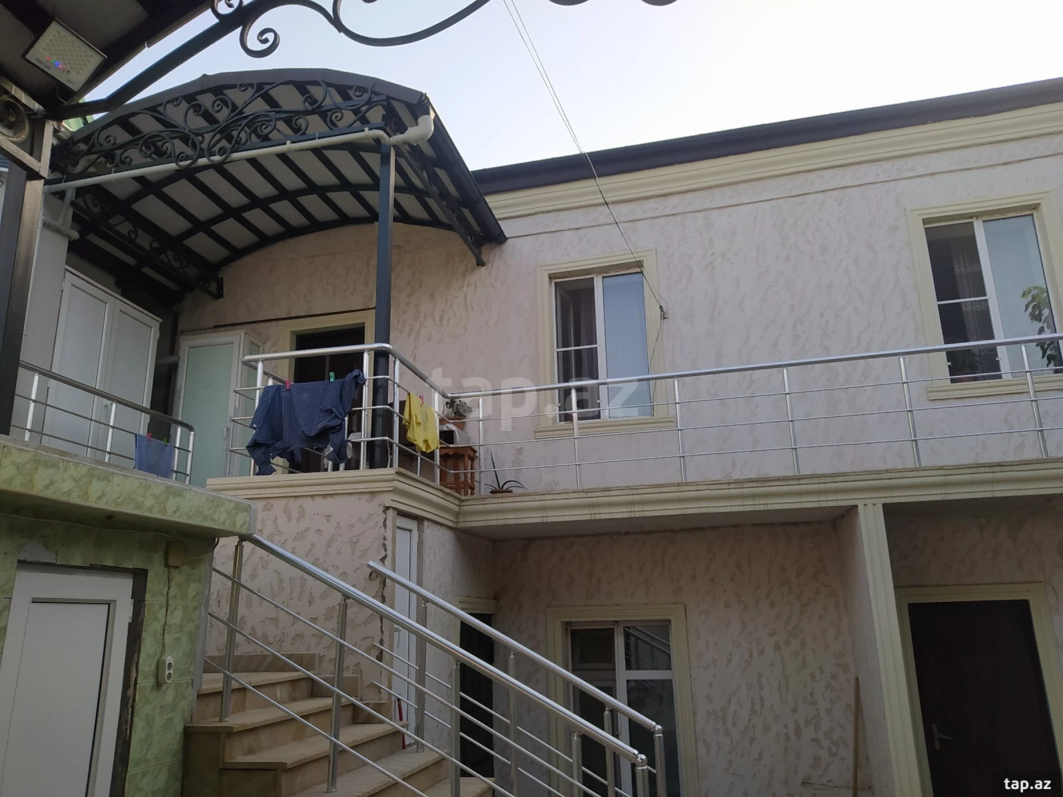 Satılır 6 otaqlı həyət evi 180 m²