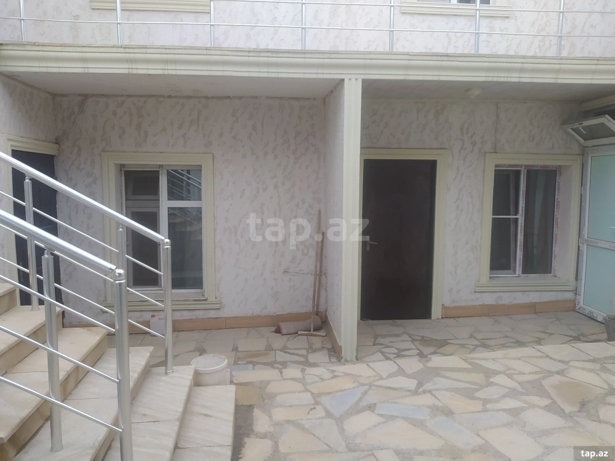 Satılır 6 otaqlı həyət evi 180 m²