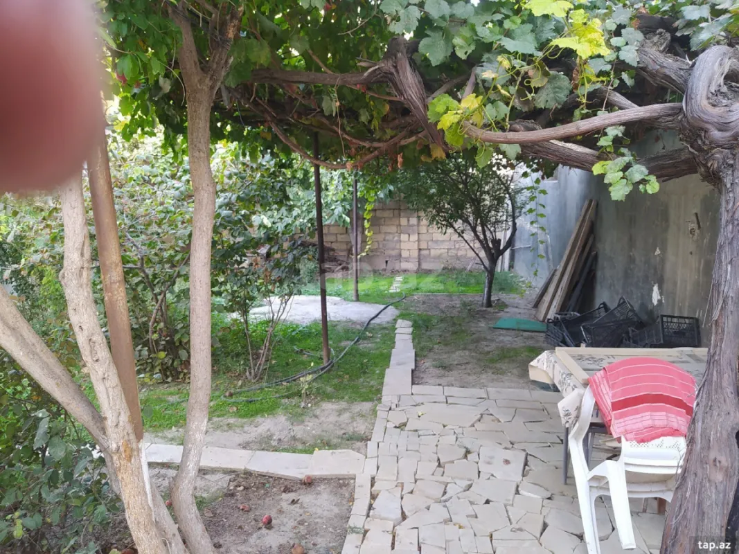Satılır 6 otaqlı həyət evi 180 m²