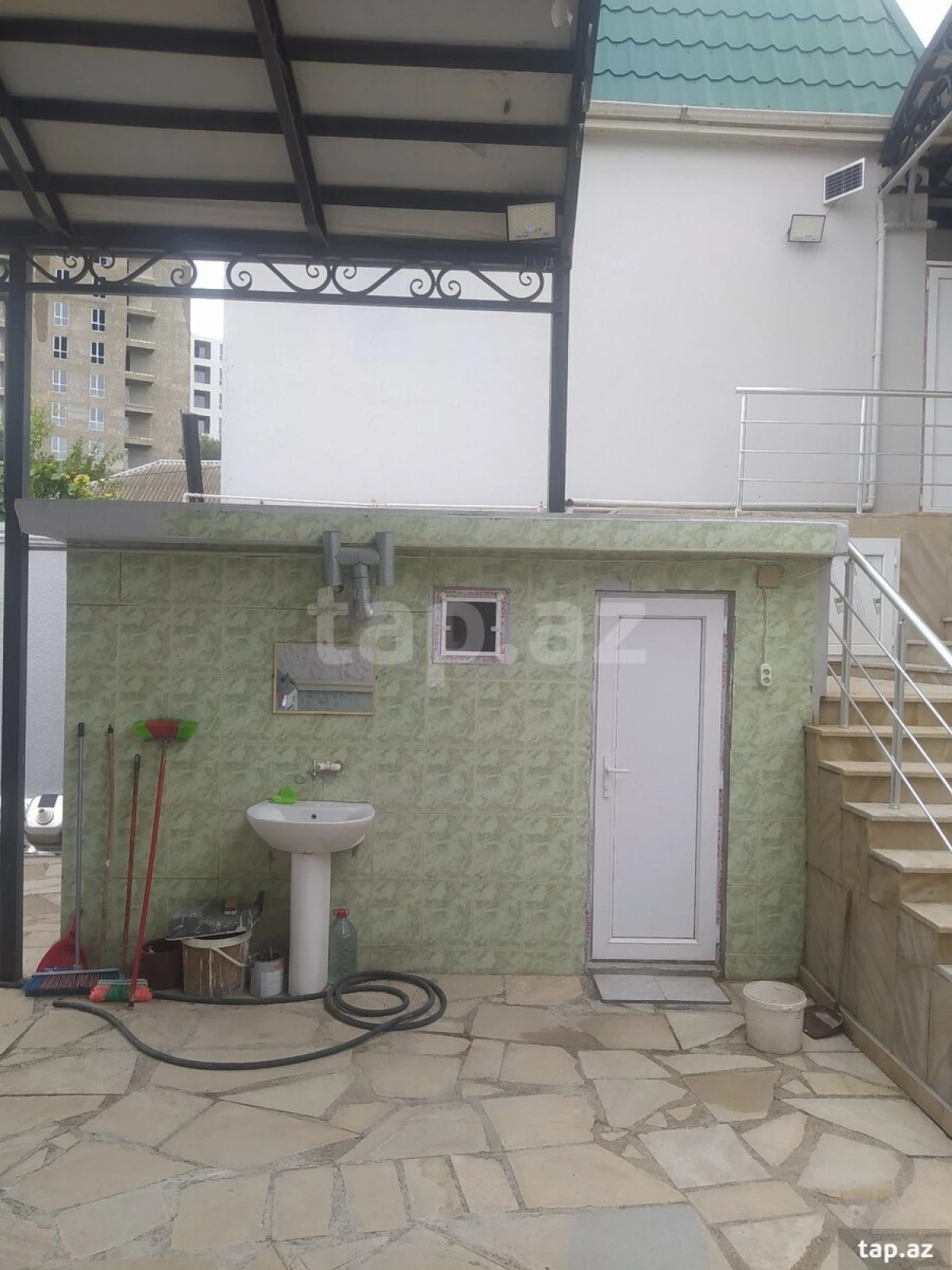 Satılır 6 otaqlı həyət evi 180 m²