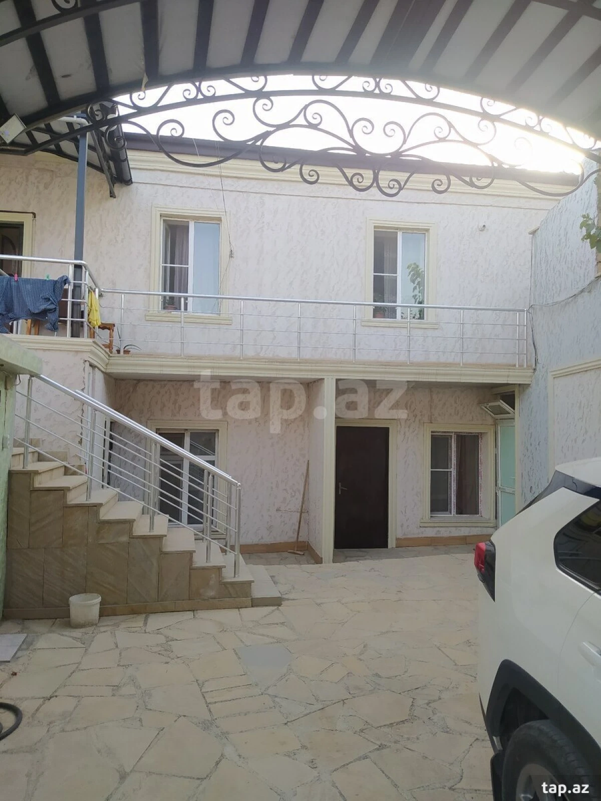 Satılır 6 otaqlı həyət evi 180 m²