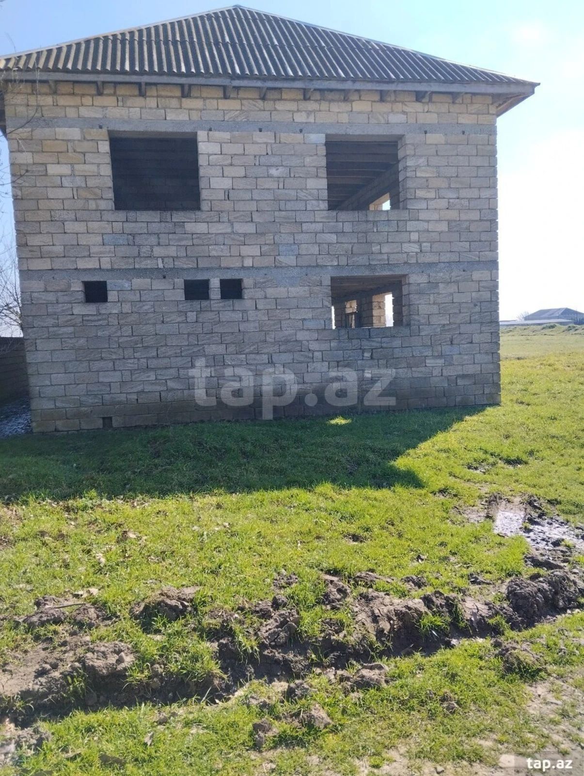 Satılır 20 otaqlı həyət evi