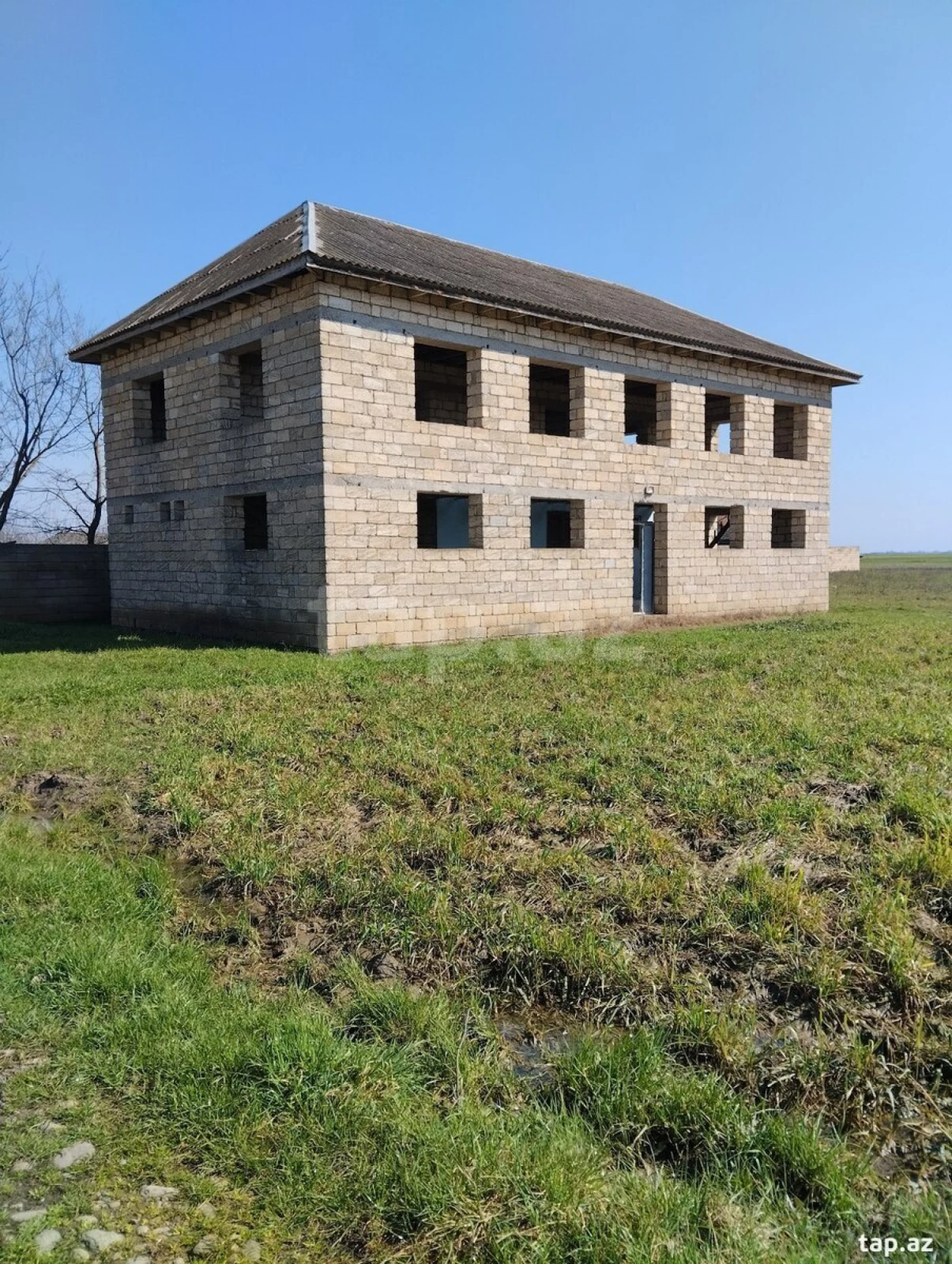 Satılır 20 otaqlı həyət evi