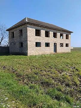 Satılır 20 otaqlı həyət evi