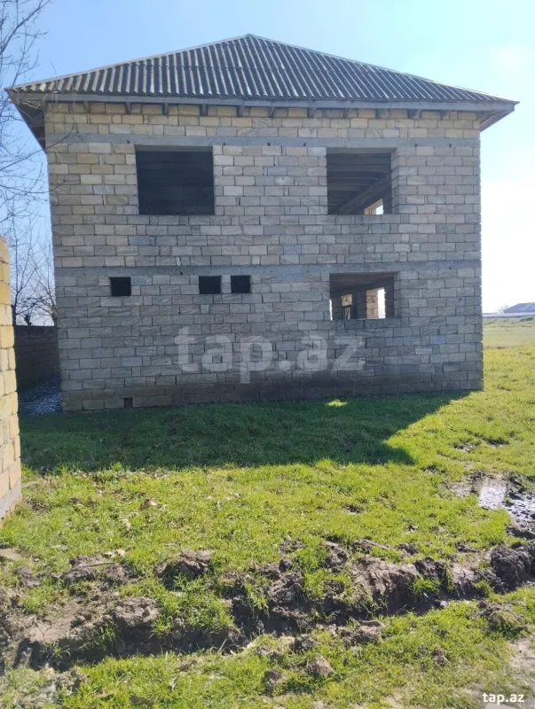 Satılır 20 otaqlı həyət evi