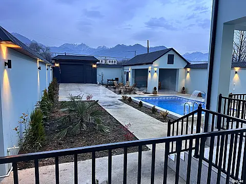 Kirayə verilir 4 otaqlı həyət evi