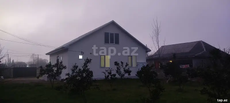 Satılır 5 otaqlı həyət evi