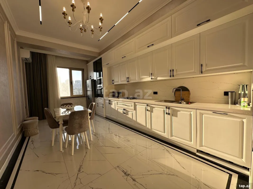 Kirayə verilir 3 otaqlı yeni tikili 170 m²