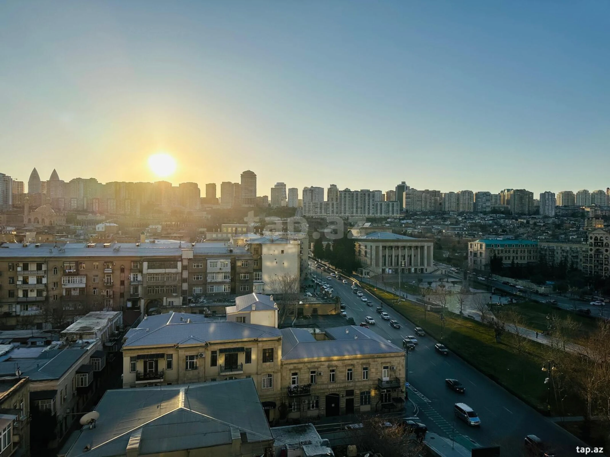 Kirayə verilir 3 otaqlı yeni tikili 170 m²