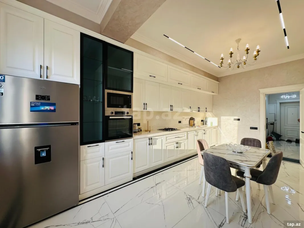 Kirayə verilir 3 otaqlı yeni tikili 170 m²