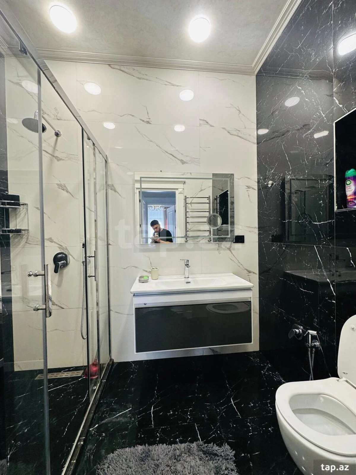 Kirayə verilir 3 otaqlı yeni tikili 170 m²