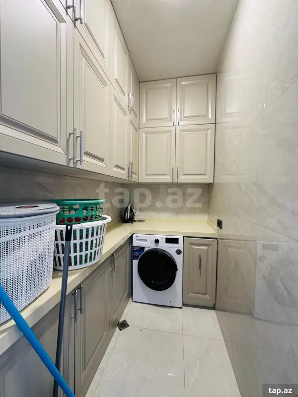 Kirayə verilir 3 otaqlı yeni tikili 170 m²