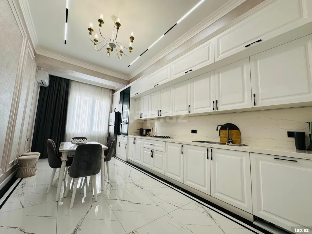 Kirayə verilir 3 otaqlı yeni tikili 170 m²