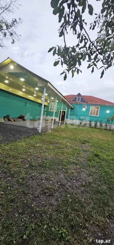 Satılır 4 otaqlı həyət evi