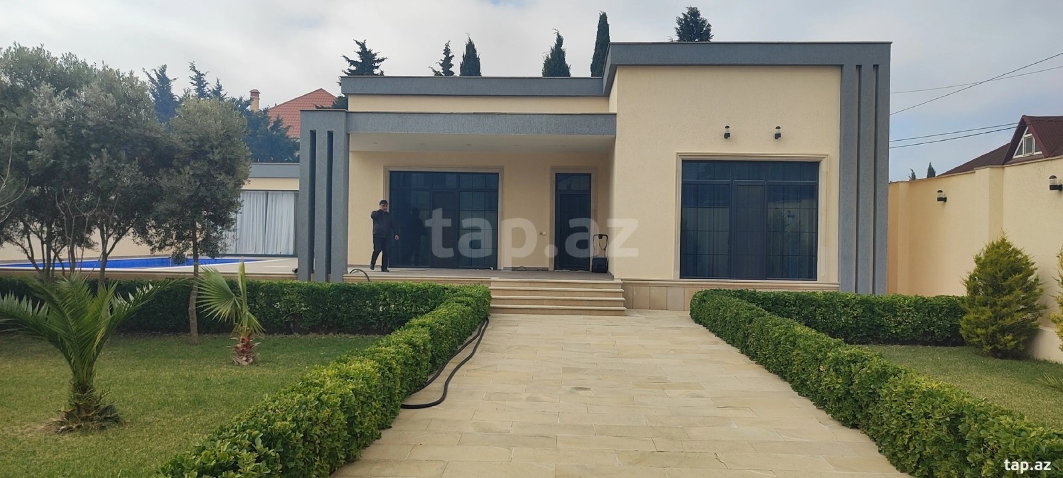 Satılır 5 otaqlı həyət evi