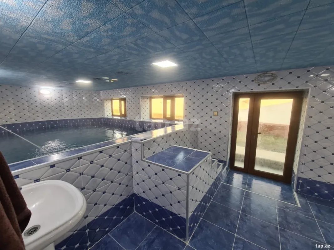 Kirayə verilir 8 otaqlı həyət evi