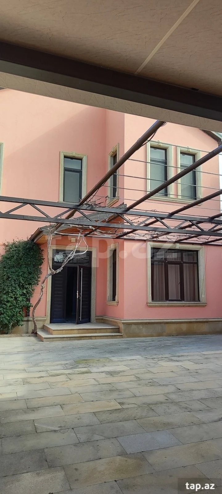 Satılır 6 otaqlı həyət evi