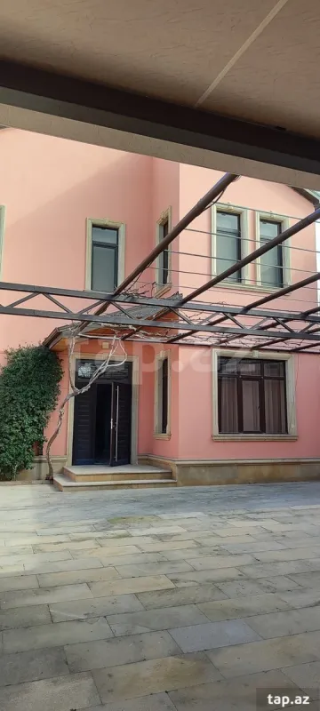 Satılır 6 otaqlı həyət evi