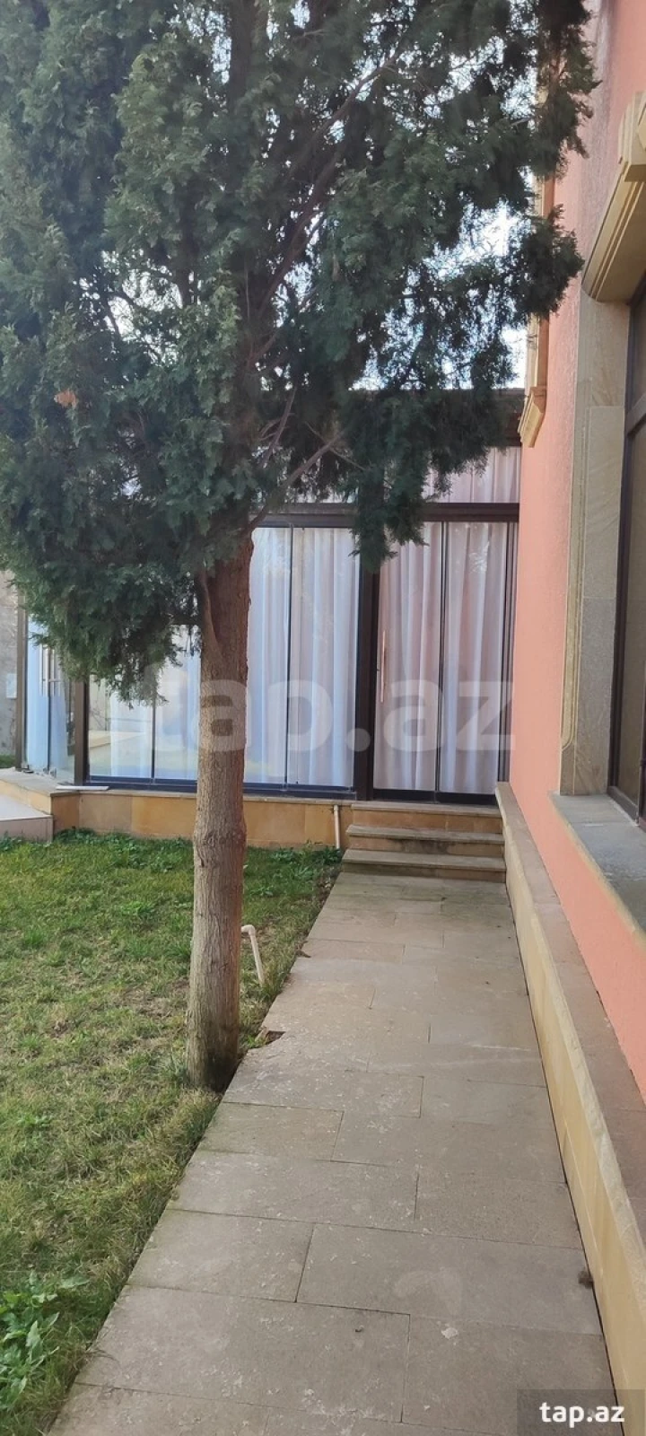 Satılır 6 otaqlı həyət evi