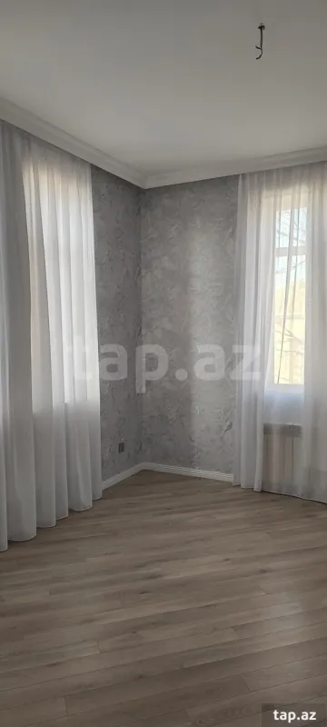 Satılır 6 otaqlı həyət evi