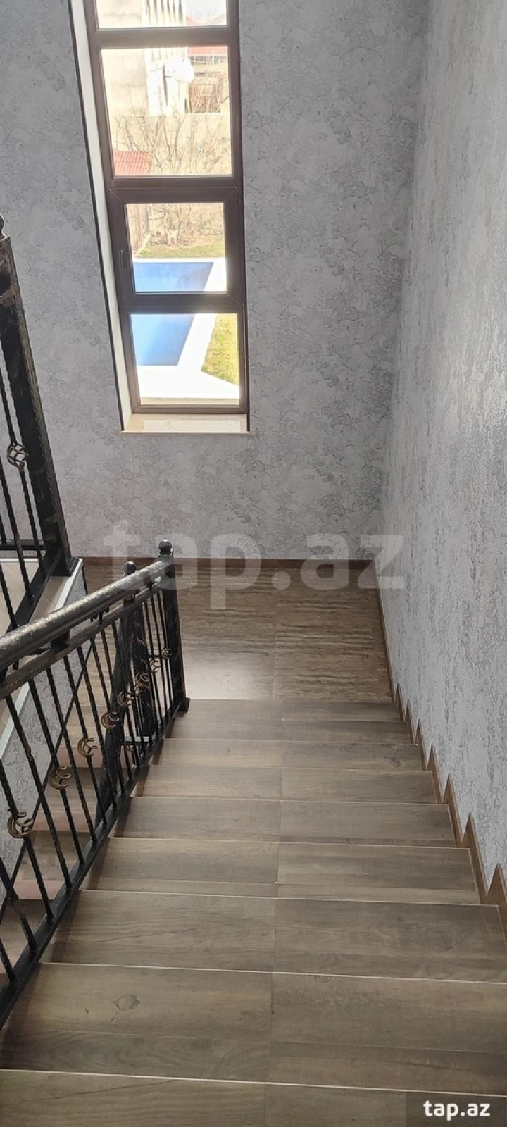 Satılır 6 otaqlı həyət evi