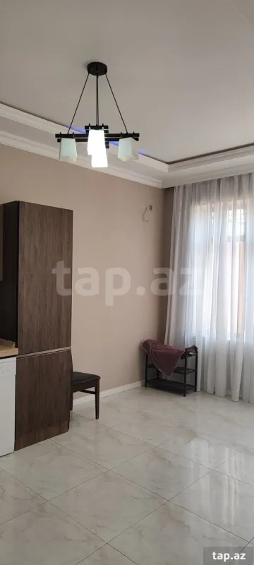 Satılır 6 otaqlı həyət evi