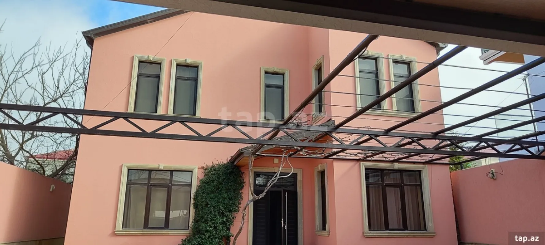 Satılır 6 otaqlı həyət evi