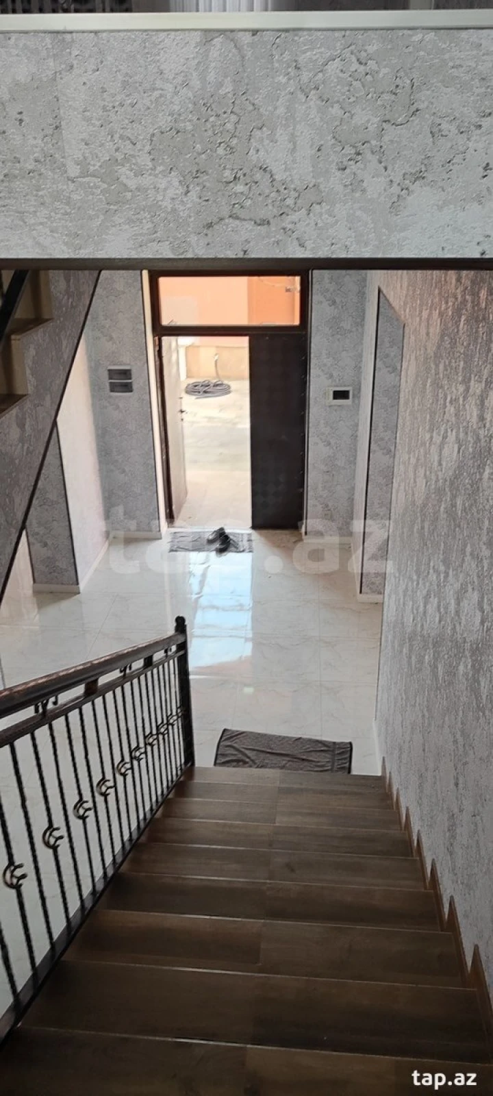 Satılır 6 otaqlı həyət evi