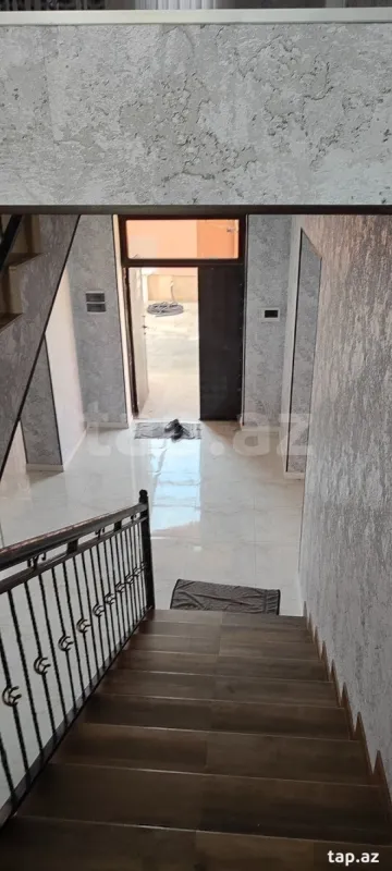 Satılır 6 otaqlı həyət evi