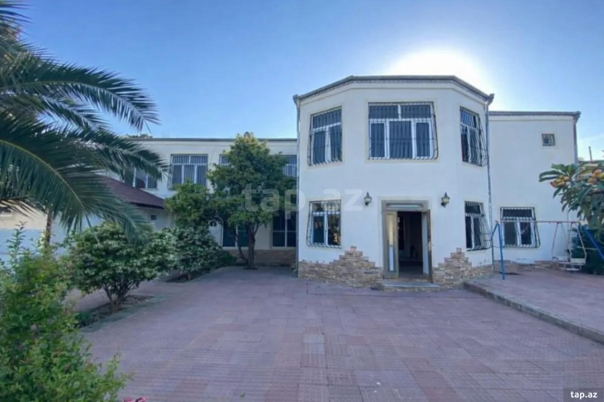 Satılır 14 otaqlı həyət evi