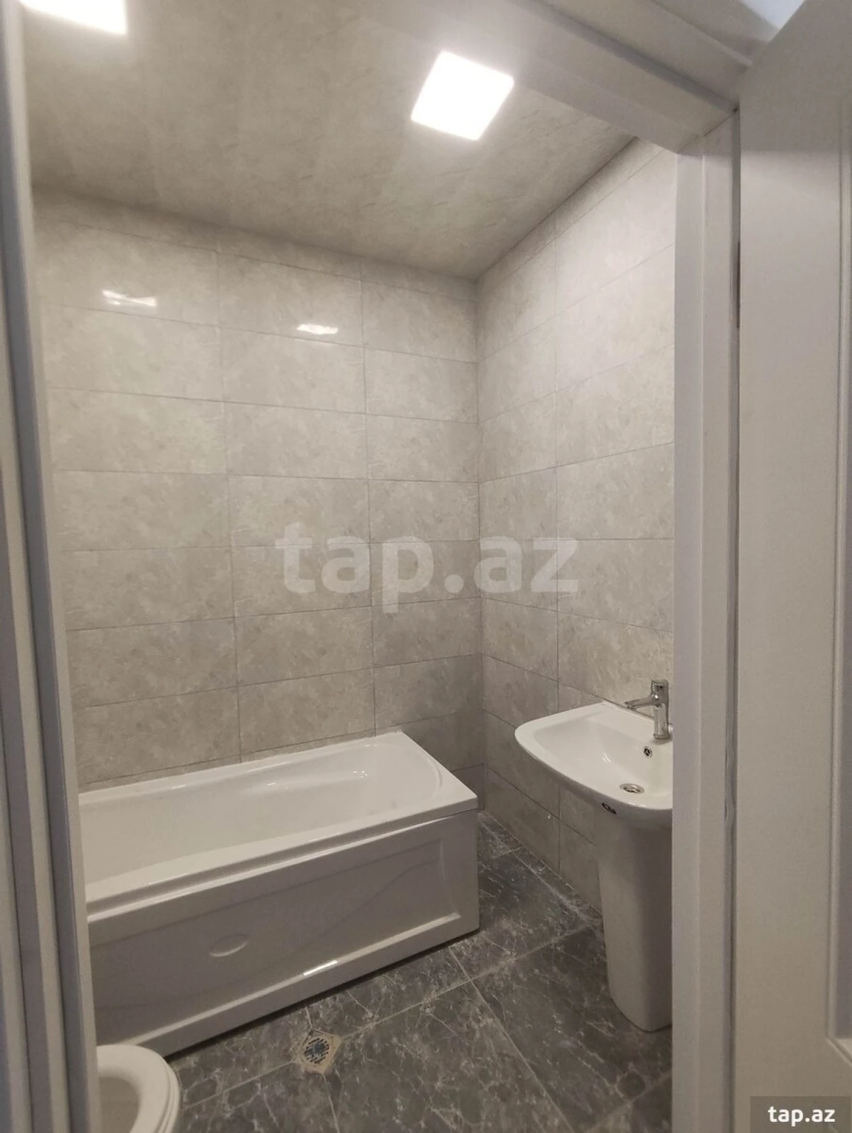 Kirayə verilir 3 otaqlı yeni tikili 98.1 m²