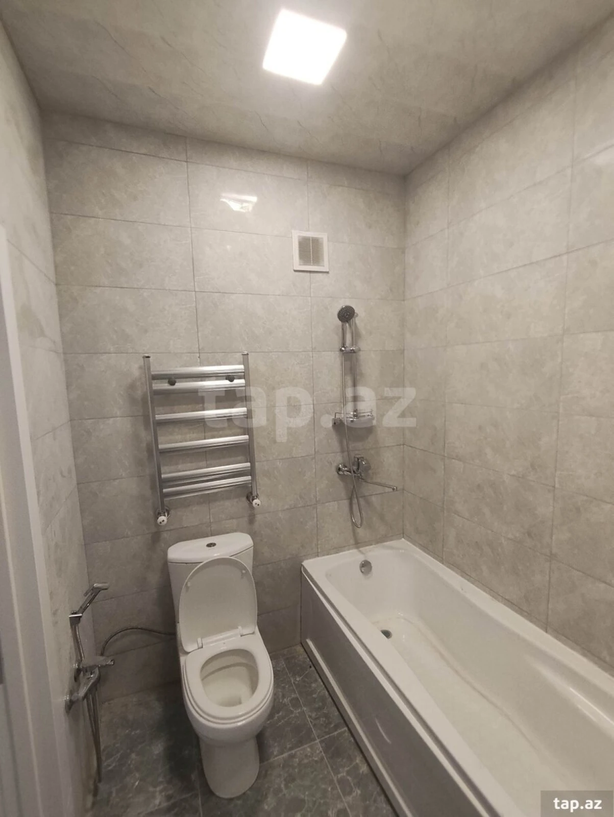 Kirayə verilir 3 otaqlı yeni tikili 98.1 m²