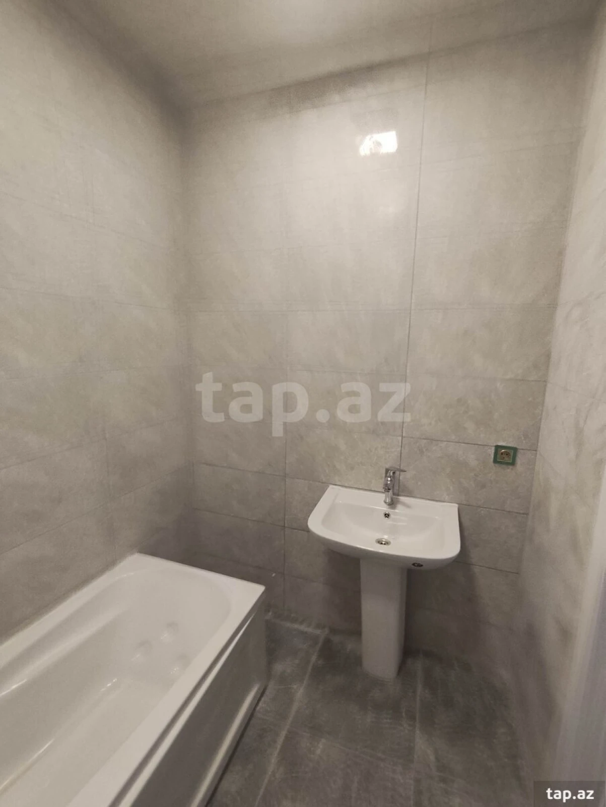 Kirayə verilir 3 otaqlı yeni tikili 98.1 m²