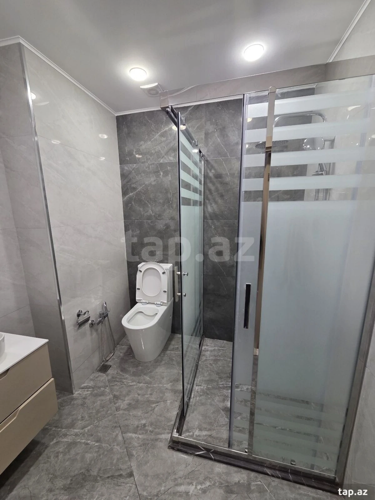 Kirayə verilir 2 otaqlı yeni tikili 90 m²