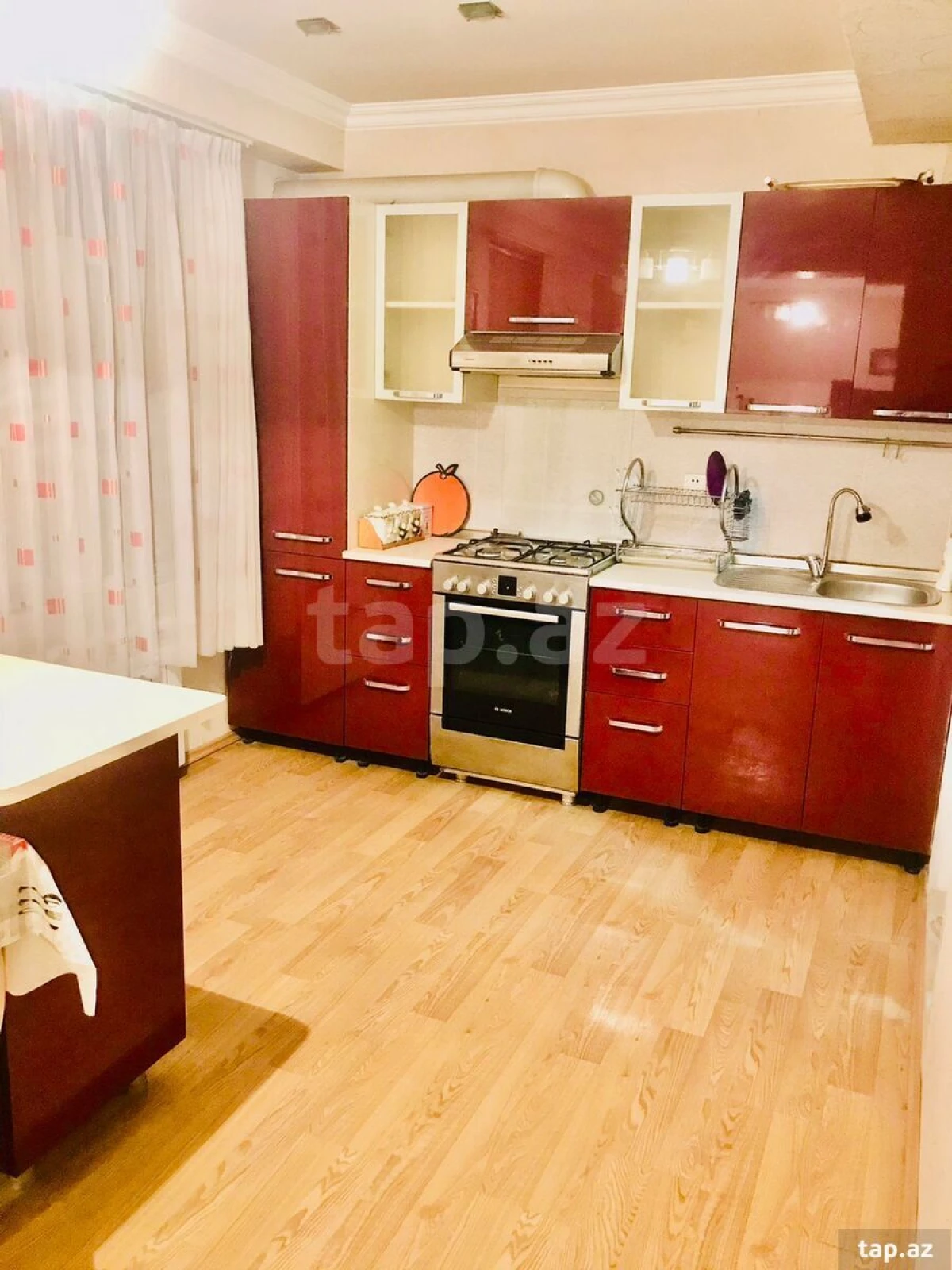 Kirayə verilir 3 otaqlı mənzil 135 m²