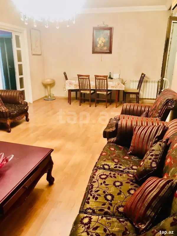 Kirayə verilir 3 otaqlı mənzil 135 m²