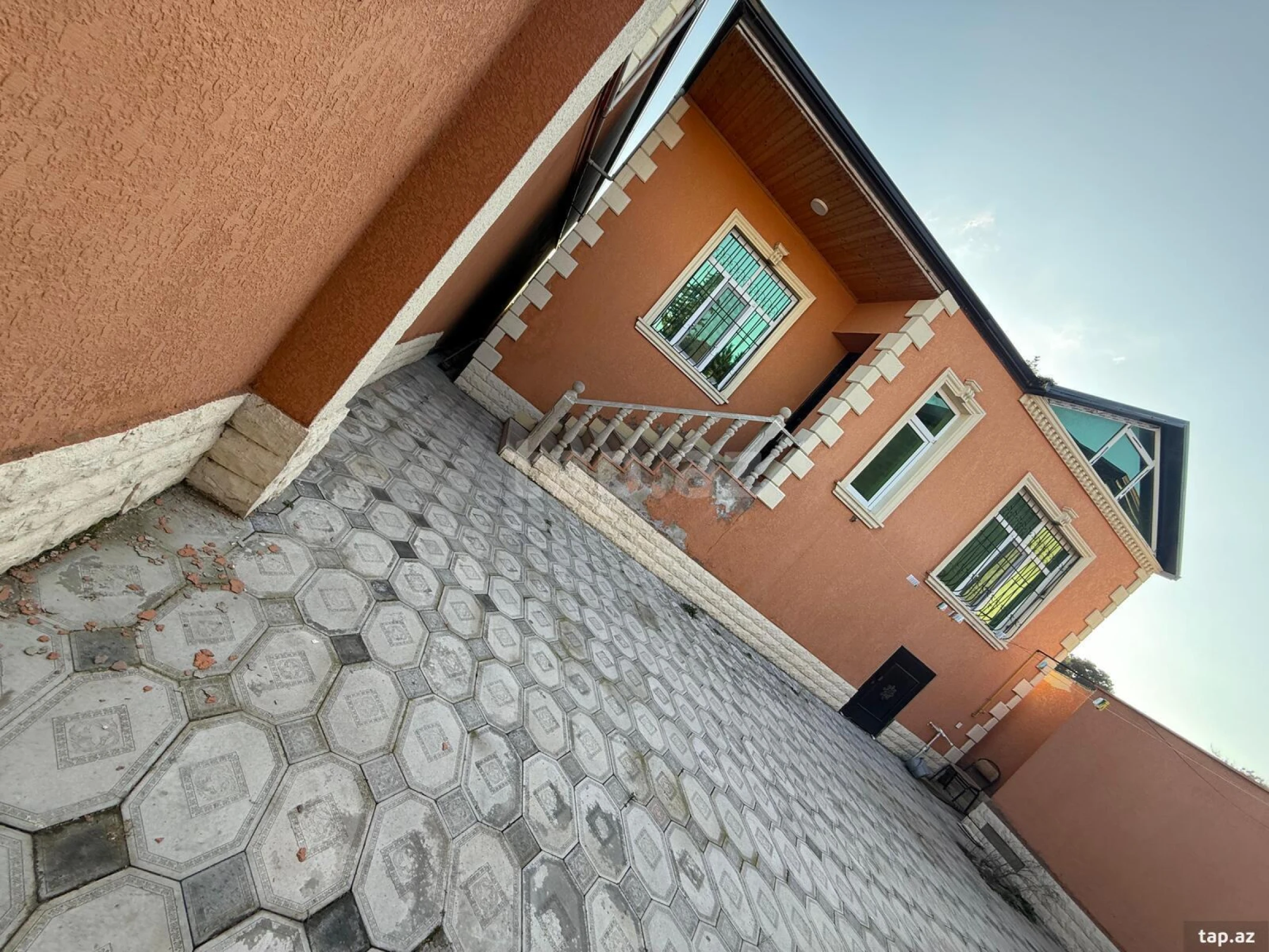 Satılır 4 otaqlı həyət evi