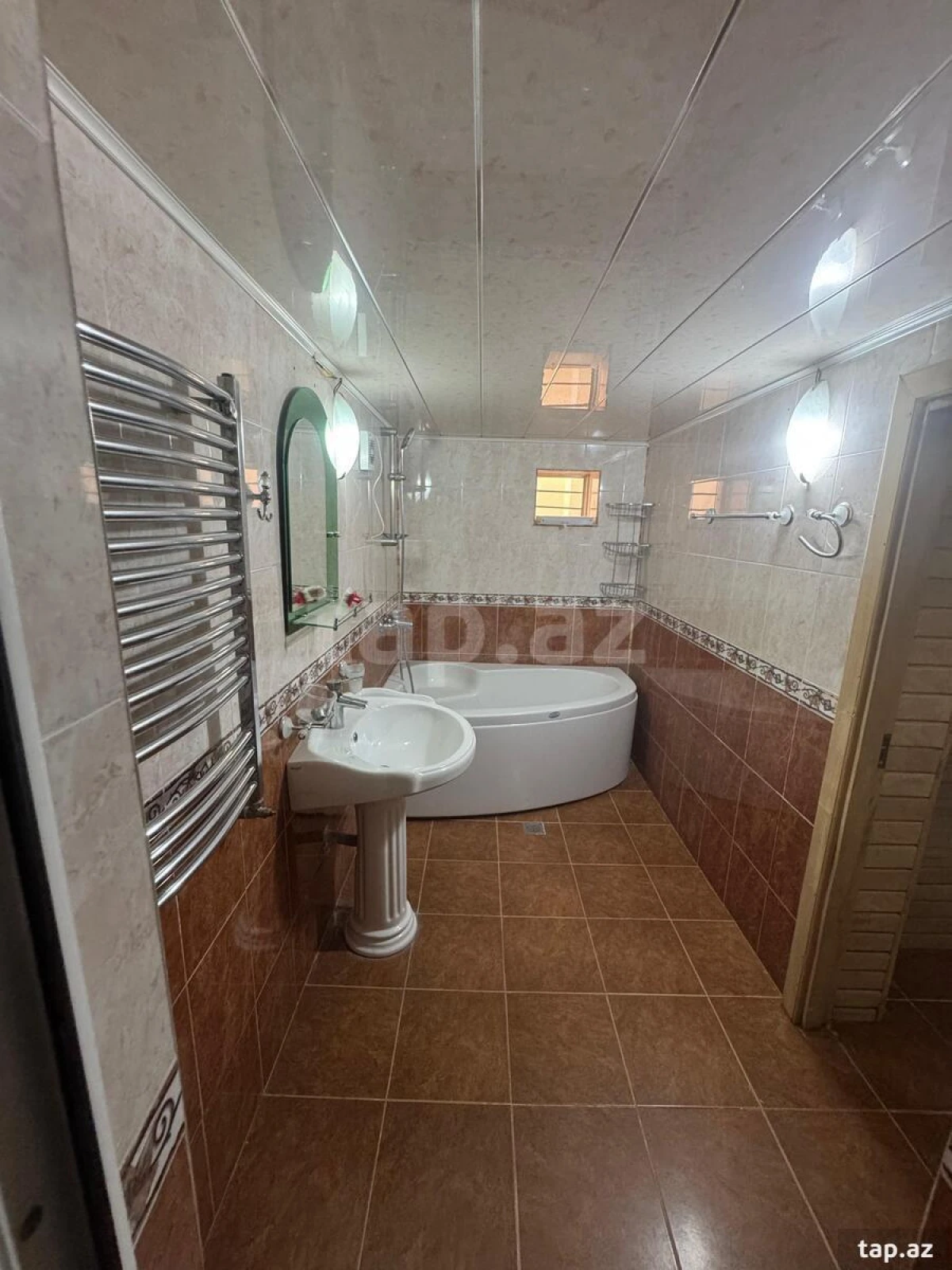 Satılır 5 otaqlı həyət evi