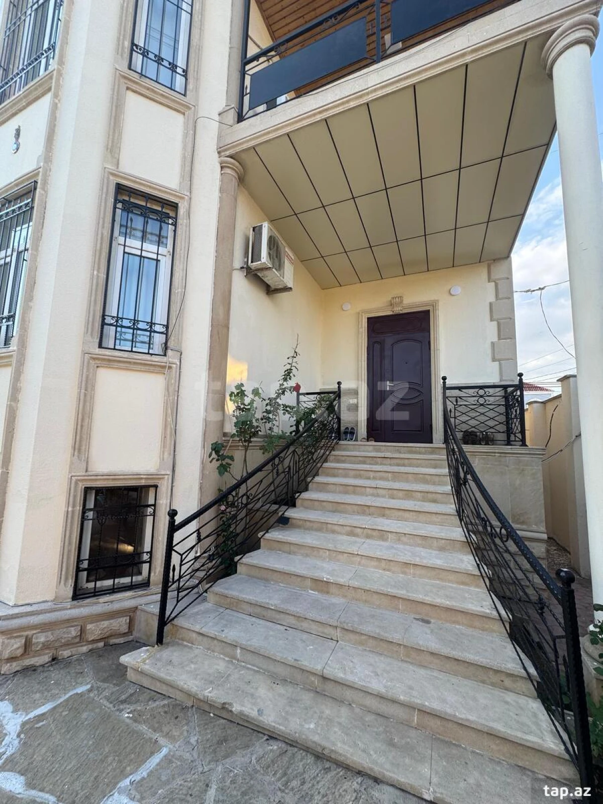 Satılır 5 otaqlı həyət evi