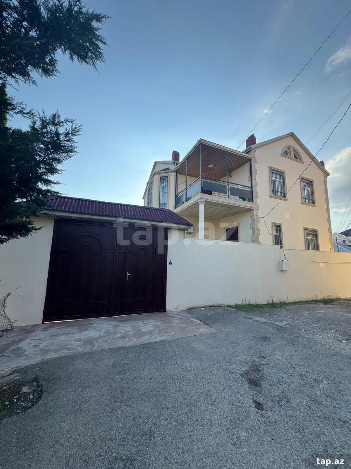 Satılır 5 otaqlı həyət evi