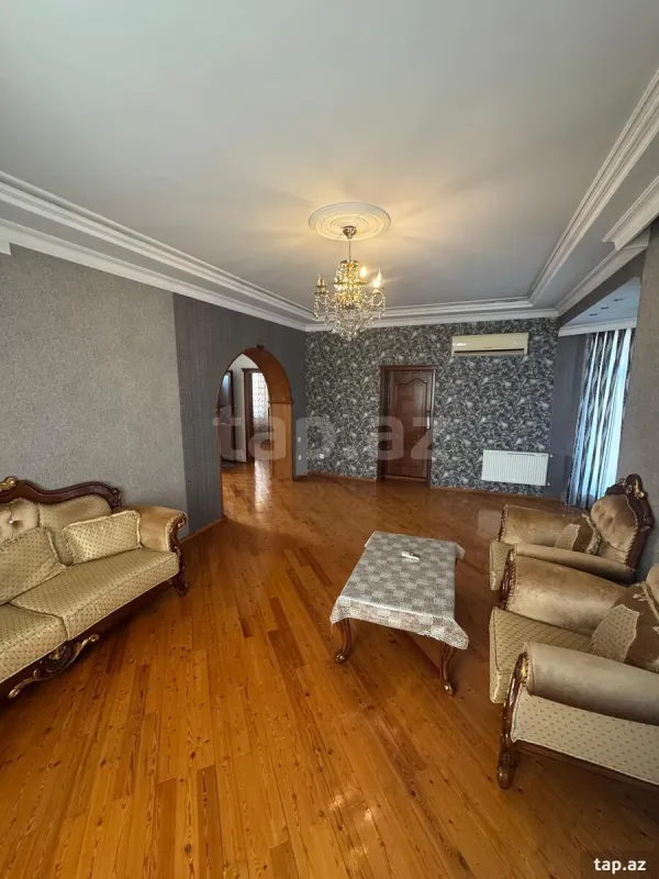 Satılır 5 otaqlı həyət evi