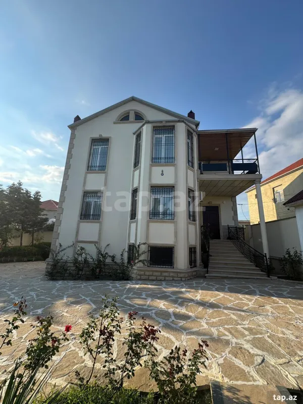 Satılır 5 otaqlı həyət evi
